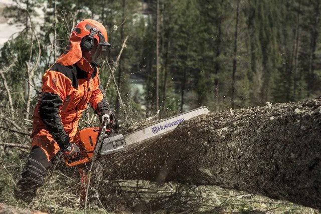 thumbnail image 2 of Husqvarna 572XP Chainsaw Power Head Only – 70.6cc, 5.8 HP, Swedish Made, Anti-Vibration 2 of 4